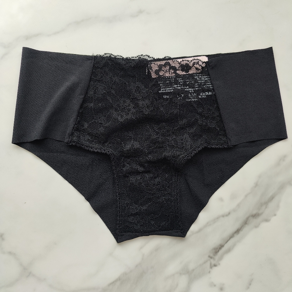 NWT VICTORIA'S SECRET NO-SHOW LACE DETAIL CHEEKY PANTY IN BLACK SIZE SMALL